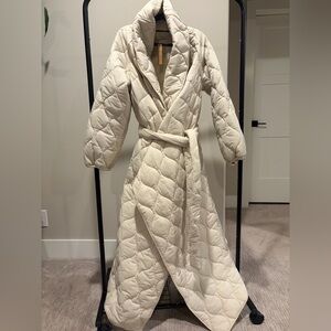SKIMS Cream Puffer Quilted Robe / Coat